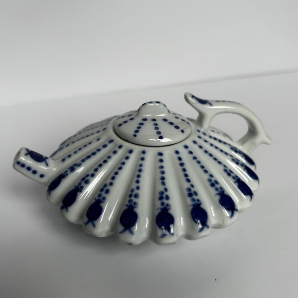 Decorative Teapot Blue White Flat with Lotus Shape Made in China - Picture 8 of 14